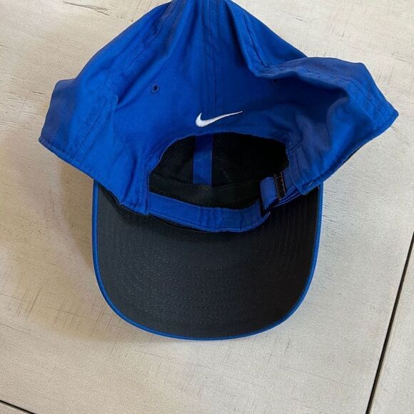 NIKE Lightweight Blue Hat - Picture 2 of 3
